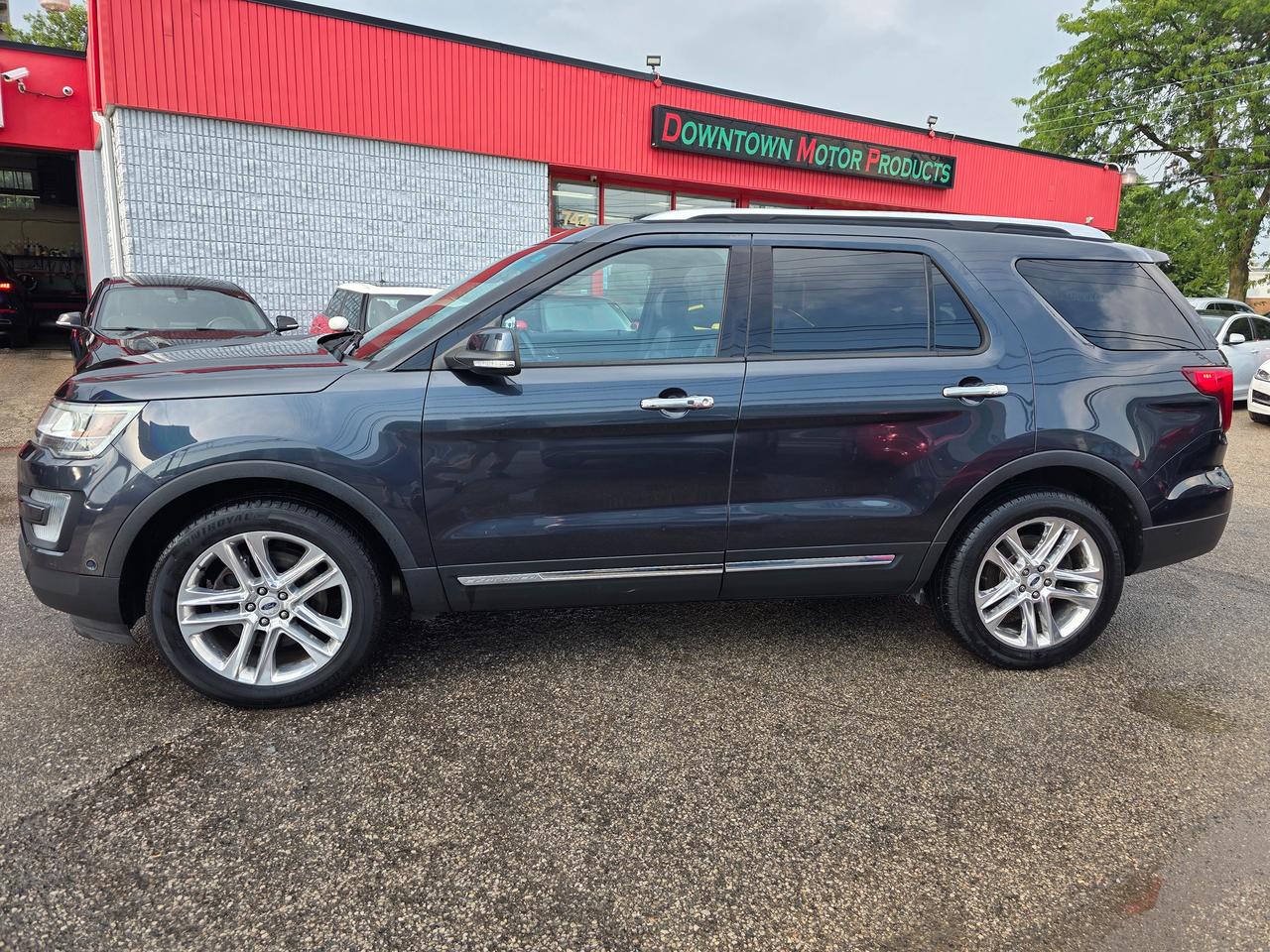 2017 Ford Explorer Limited 4WD 7 Passenger Photo2