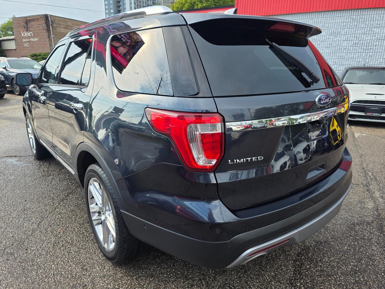 2017 Ford Explorer Limited 4WD 7 Passenger Photo