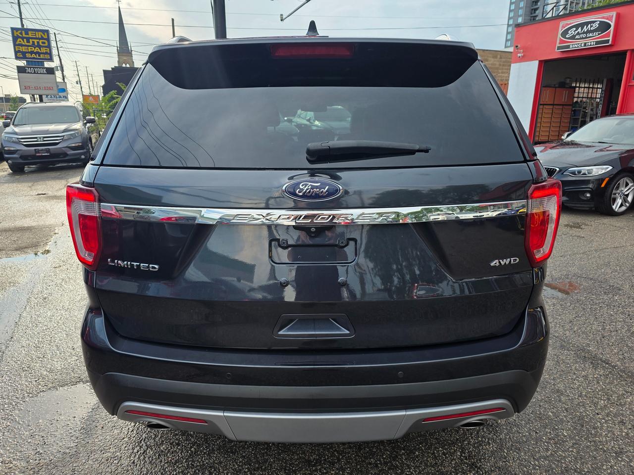 2017 Ford Explorer Limited 4WD 7 Passenger Photo