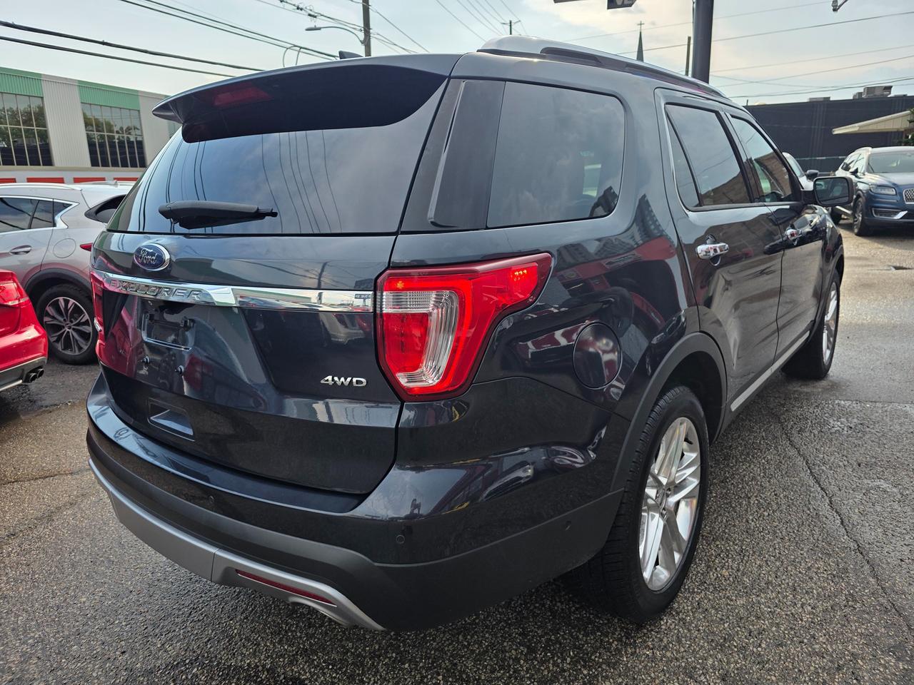 2017 Ford Explorer Limited 4WD 7 Passenger Photo