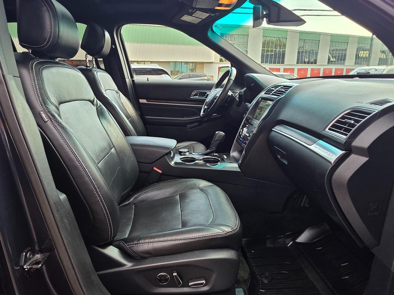 2017 Ford Explorer Limited 4WD 7 Passenger Photo