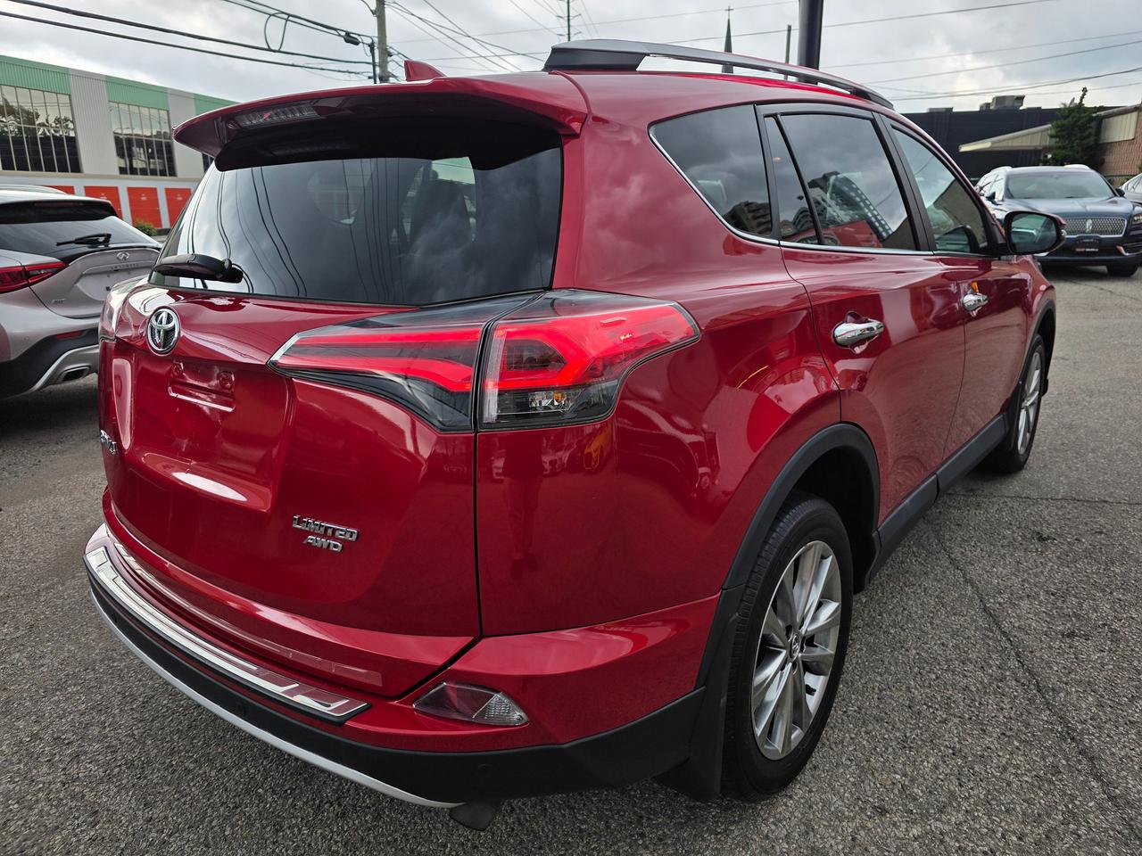 2016 Toyota RAV4 LIMITED AWD Photo