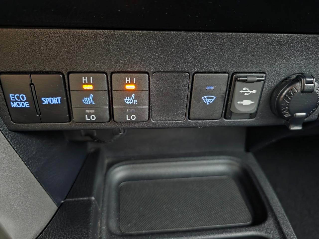 2016 Toyota RAV4 LIMITED AWD Photo