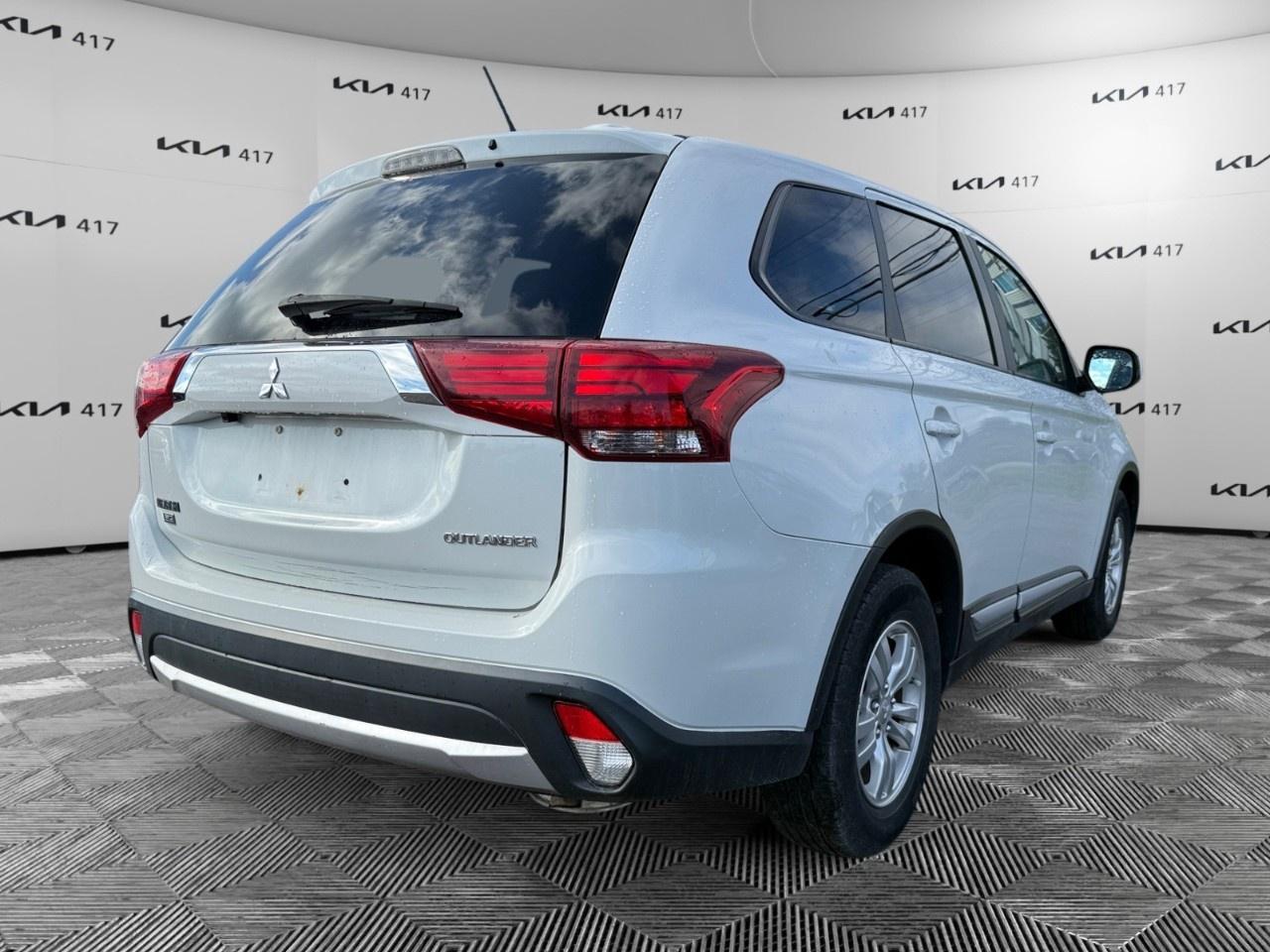 2016 Mitsubishi Outlander AWC 4dr ES Photo4
