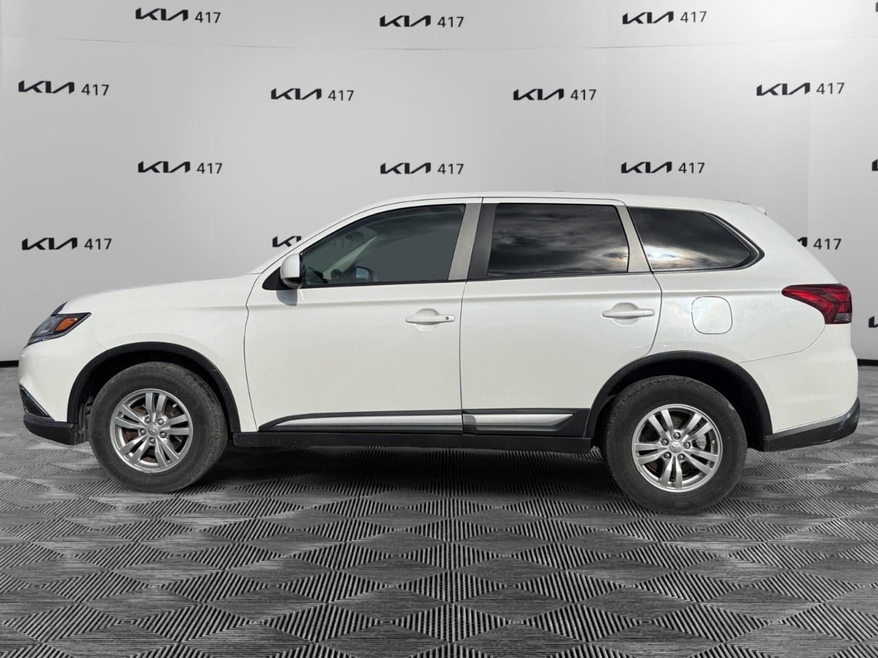 2016 Mitsubishi Outlander AWC 4dr ES Photo1