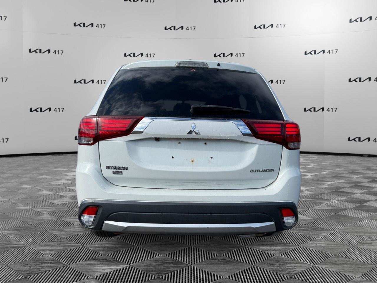 2016 Mitsubishi Outlander AWC 4dr ES Photo3
