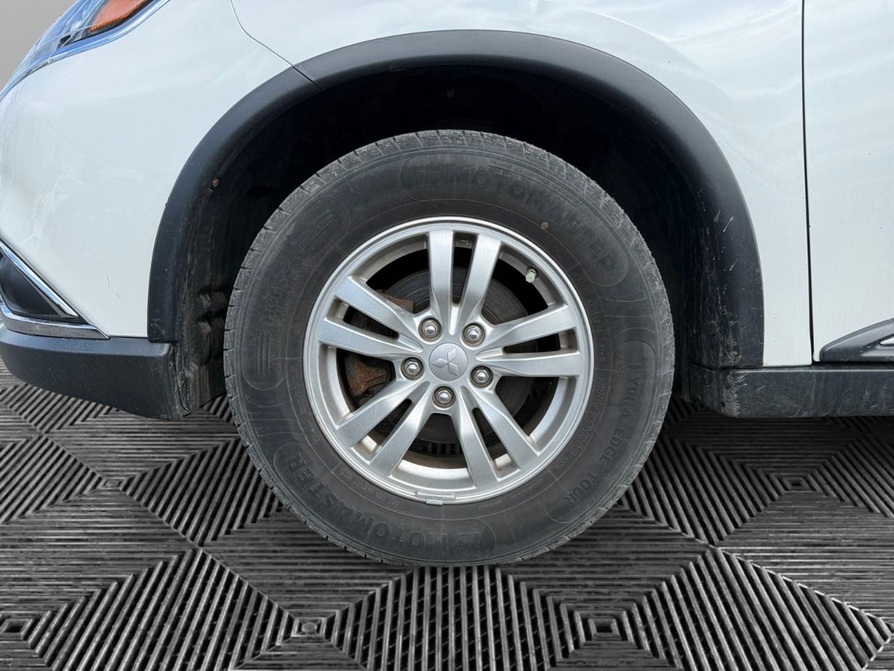 2016 Mitsubishi Outlander AWC 4dr ES Photo