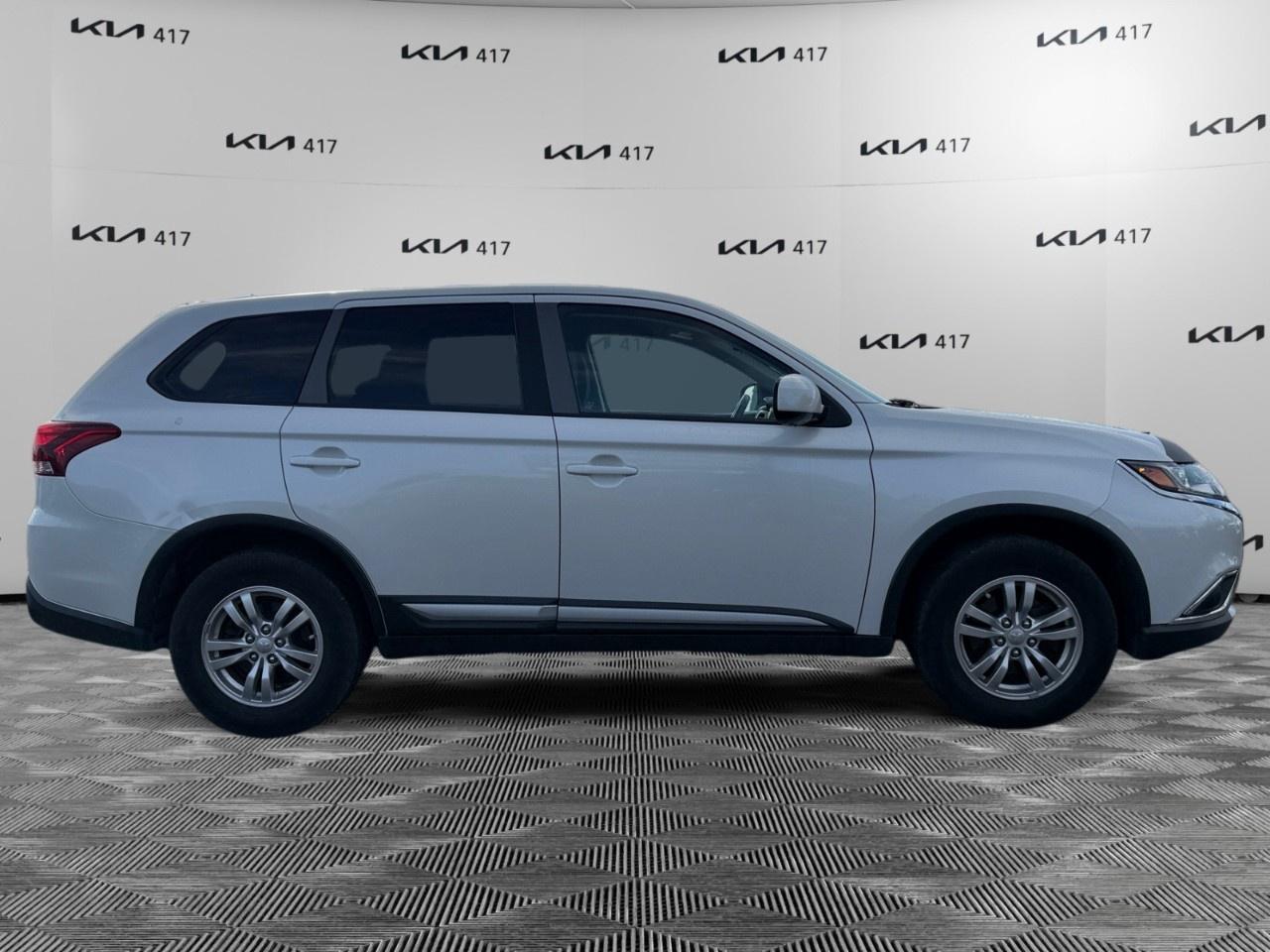 2016 Mitsubishi Outlander AWC 4dr ES Photo
