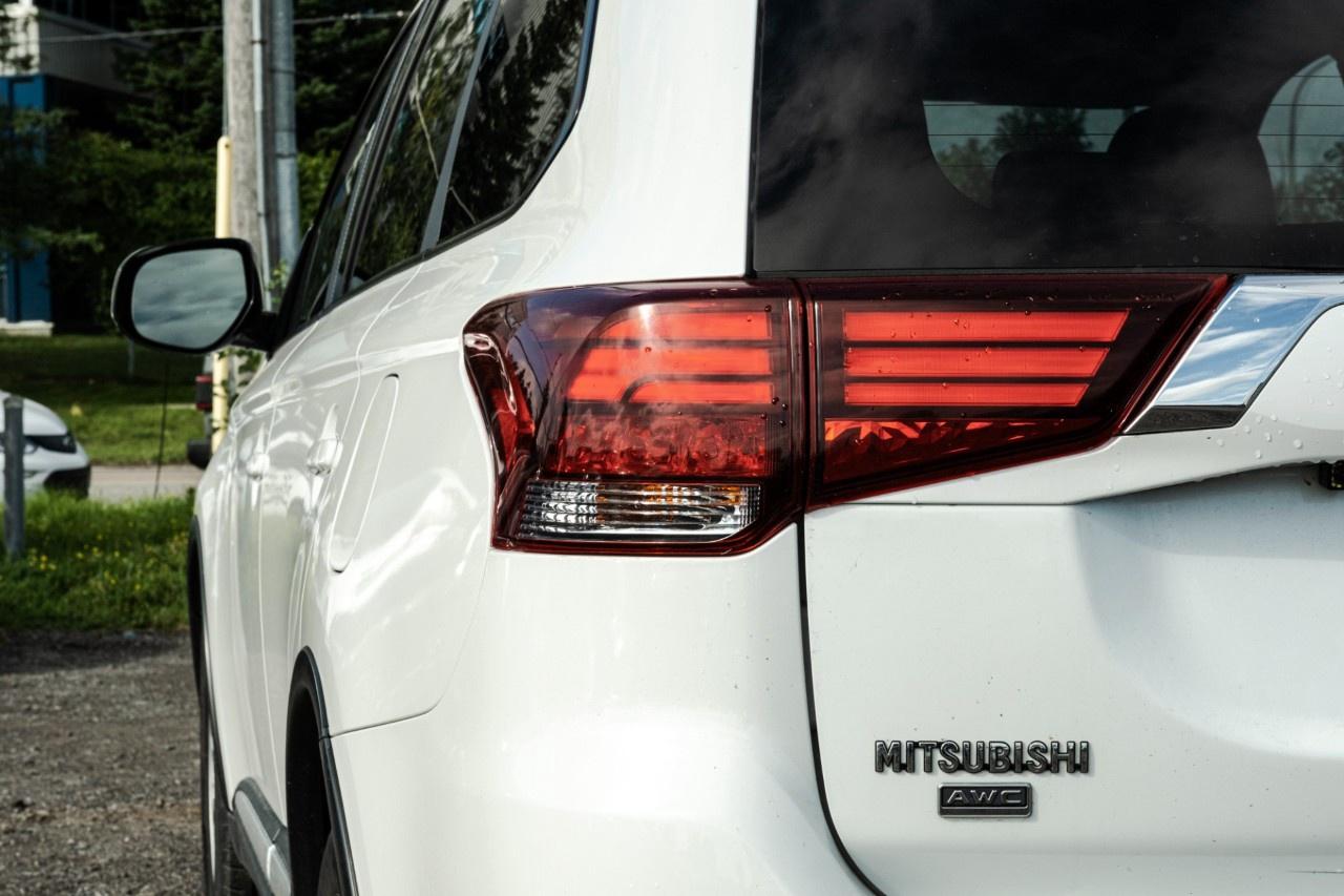 2016 Mitsubishi Outlander AWC 4dr ES Photo
