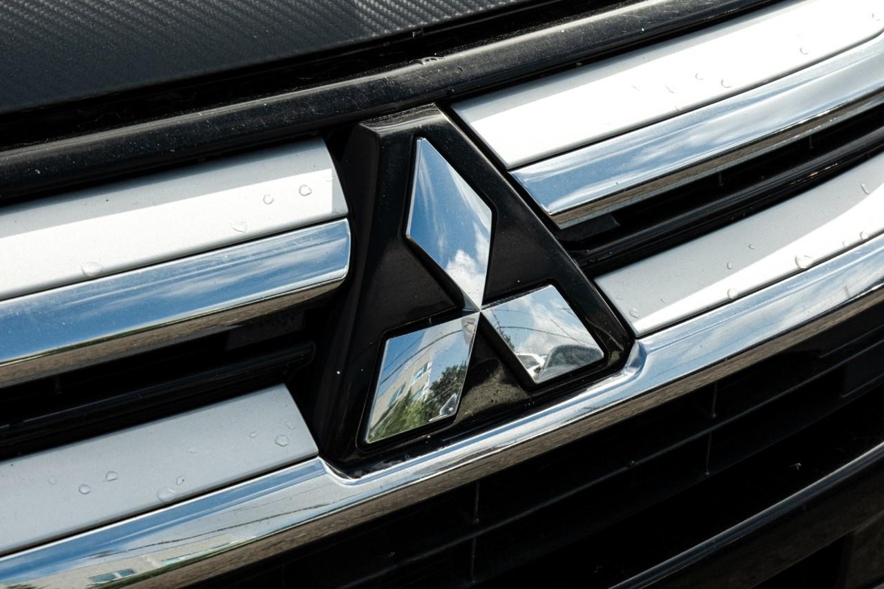 2016 Mitsubishi Outlander AWC 4dr ES Photo