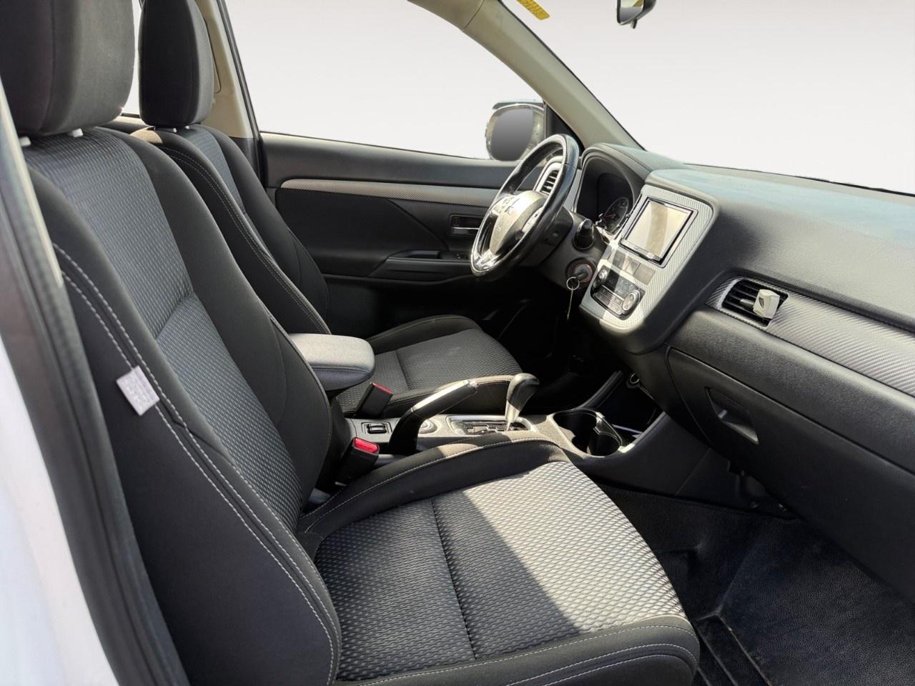 2016 Mitsubishi Outlander AWC 4dr ES Photo