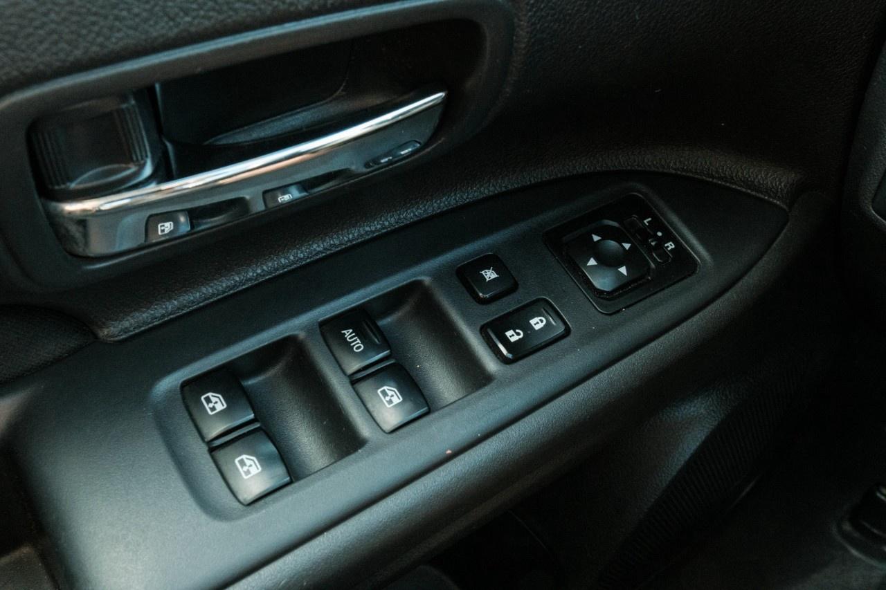 2016 Mitsubishi Outlander AWC 4dr ES Photo