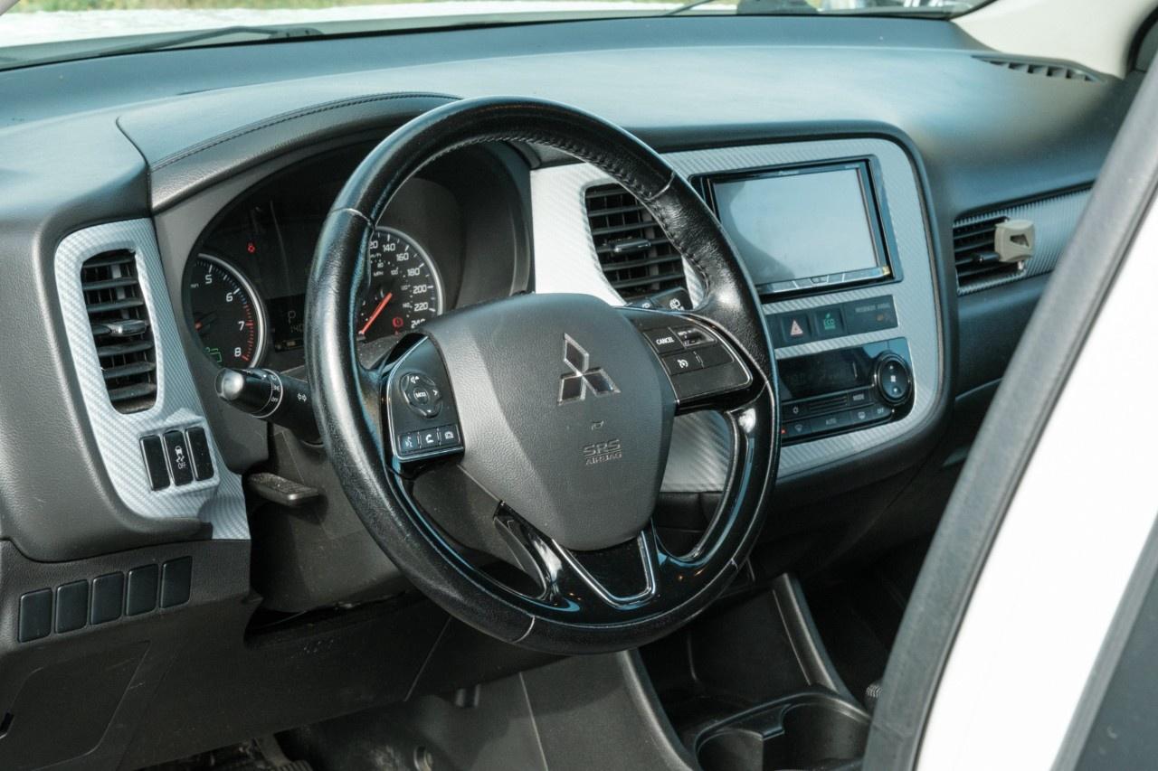 2016 Mitsubishi Outlander AWC 4dr ES Photo