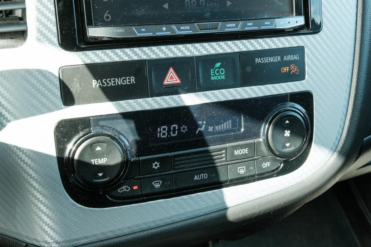2016 Mitsubishi Outlander AWC 4dr ES Photo
