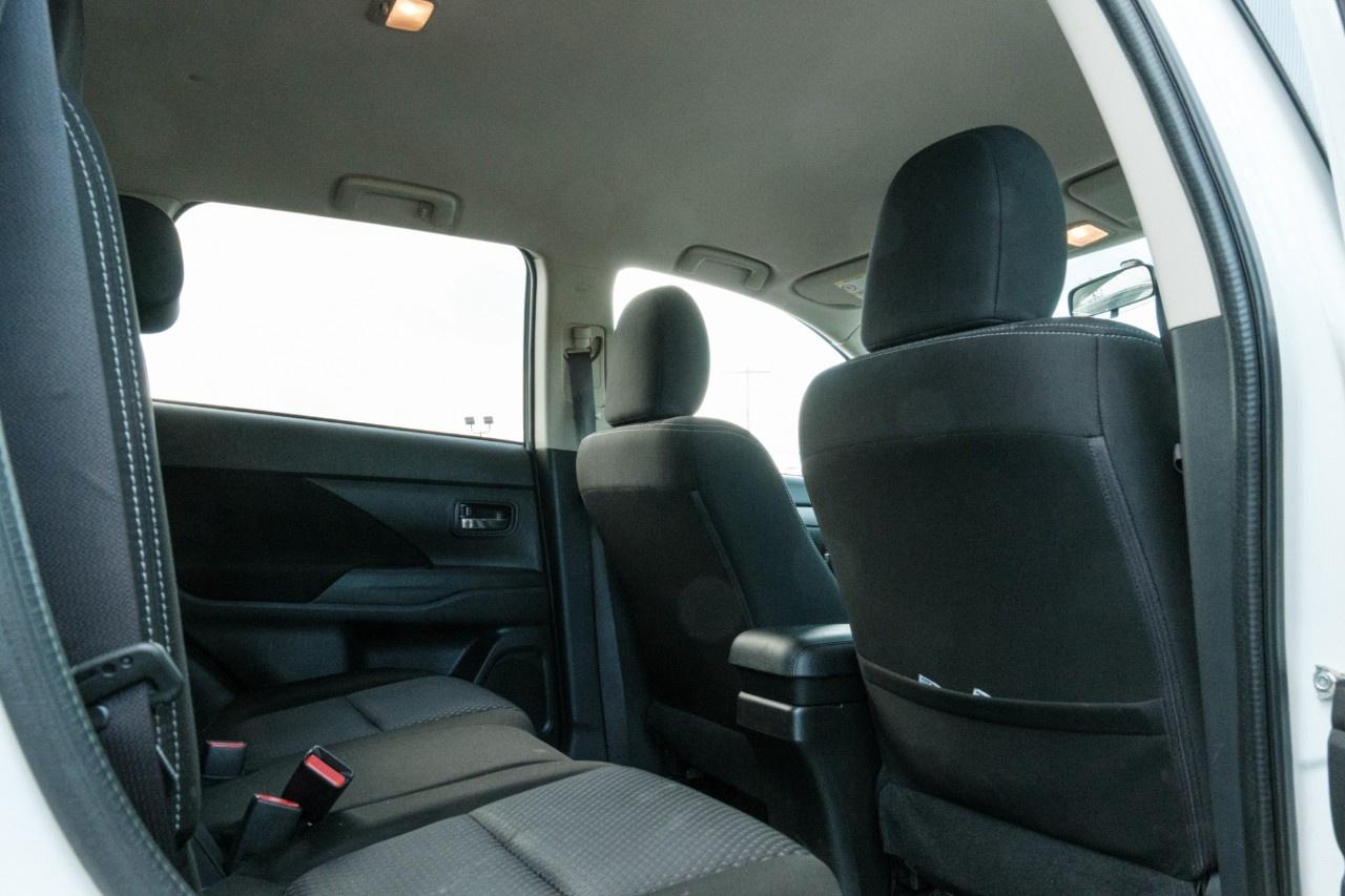 2016 Mitsubishi Outlander AWC 4dr ES Photo