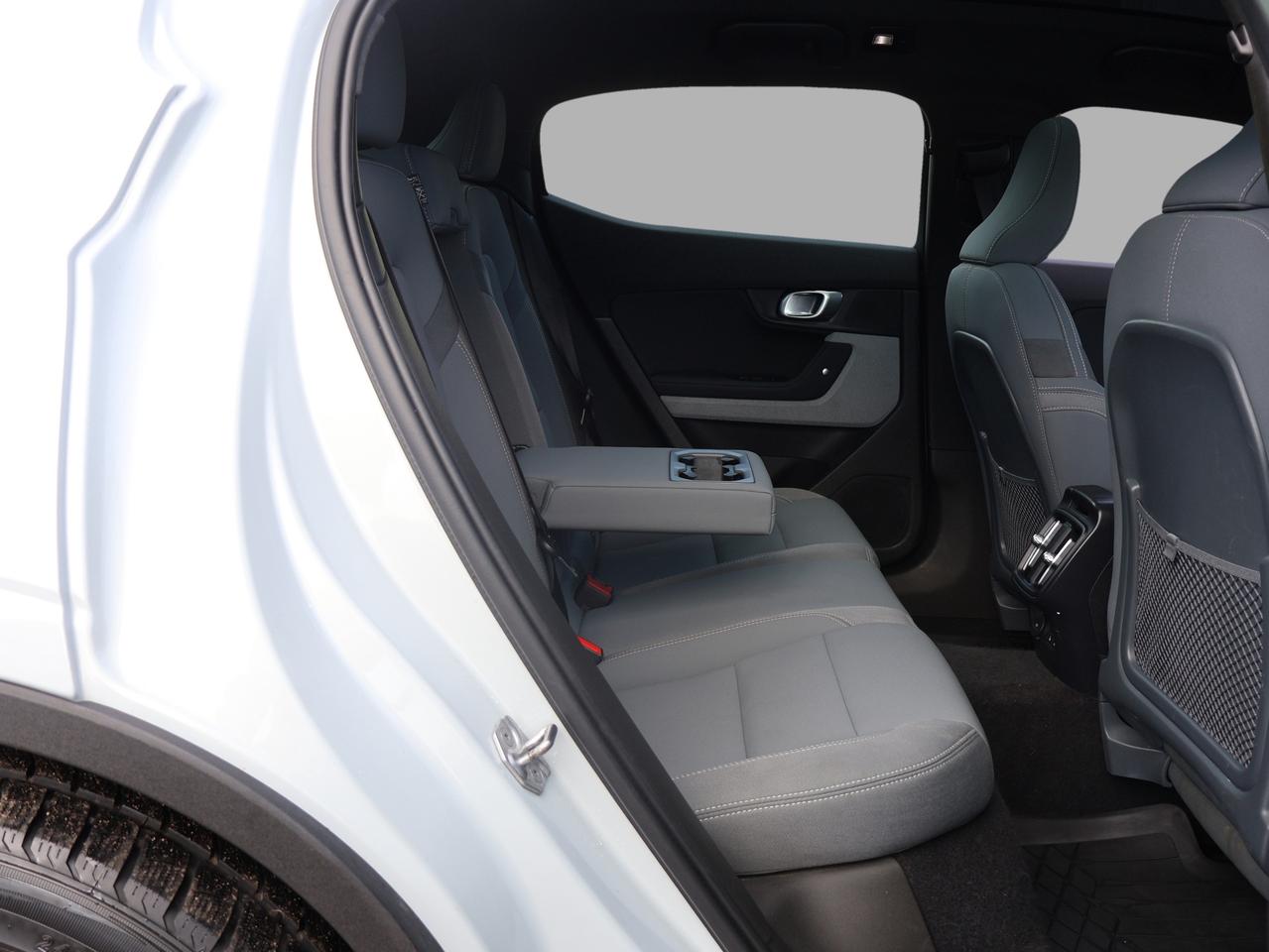 2022 Polestar 2 LONG RANGE DUAL MOTOR AWD *ACCIDENT FREE*2ND WINTER* CAMERA NAV BLUETOOTH HEATED SEATS CRUISE ALLOYS Photo