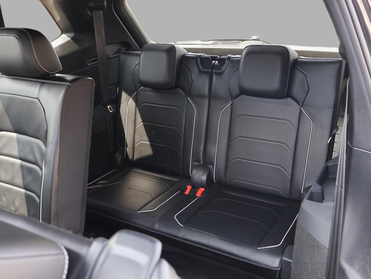 2022 Volkswagen Tiguan HIGHLINE R-LINE 4MOTION *ACCIDENT FREE*SERVICE RECORDS*7 SEATES* CAMERA NAV BLUETOOTH LEATHER HEATED SEATS PANO ROOF CRUISE ALLOYS Photo