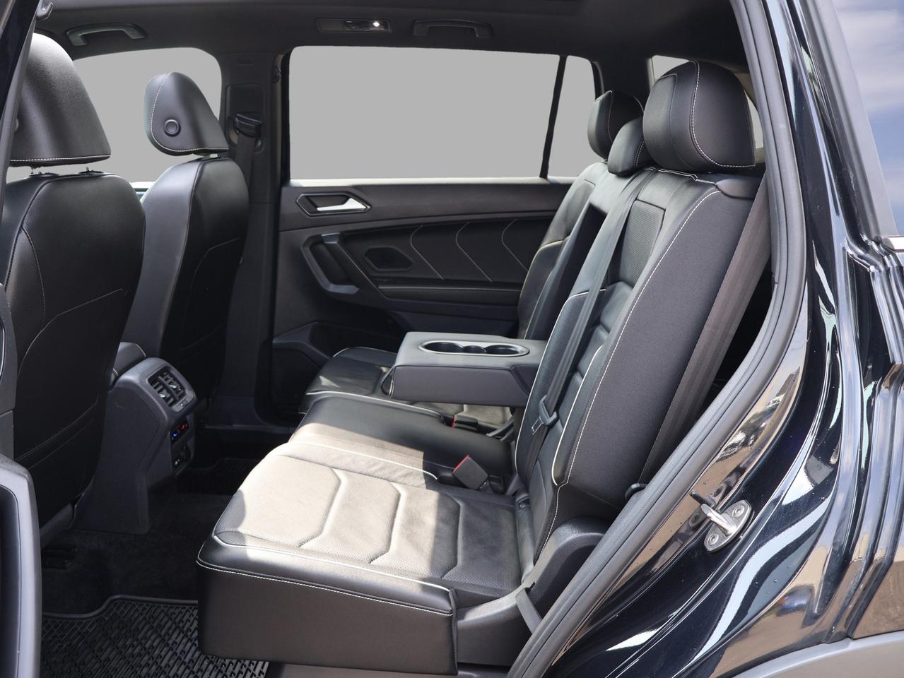 2022 Volkswagen Tiguan HIGHLINE R-LINE 4MOTION *ACCIDENT FREE*SERVICE RECORDS*7 SEATES* CAMERA NAV BLUETOOTH LEATHER HEATED SEATS PANO ROOF CRUISE ALLOYS Photo