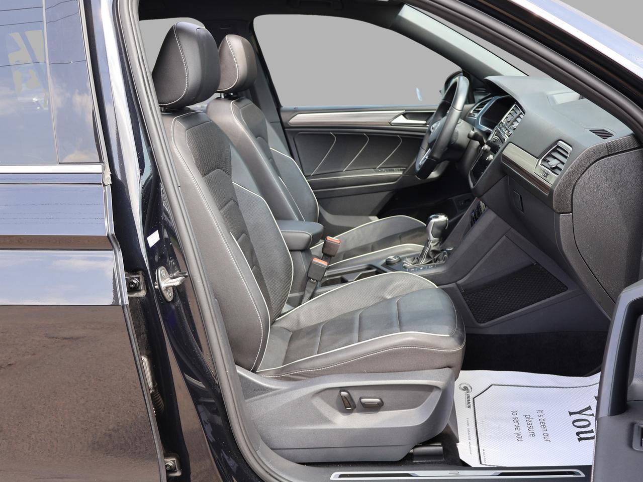 2022 Volkswagen Tiguan HIGHLINE R-LINE 4MOTION *ACCIDENT FREE*SERVICE RECORDS*7 SEATES* CAMERA NAV BLUETOOTH LEATHER HEATED SEATS PANO ROOF CRUISE ALLOYS Photo