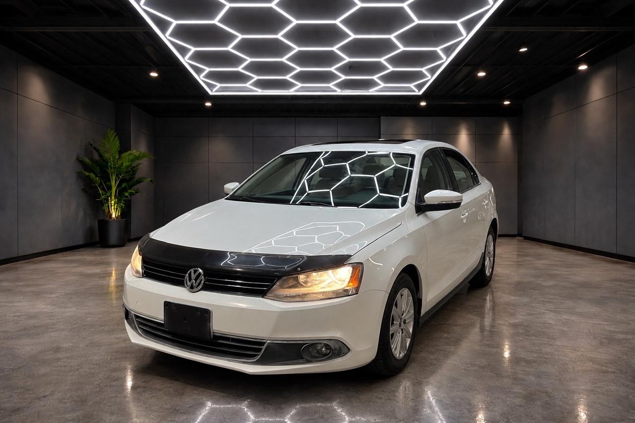 2013 Volkswagen Jetta 4dr 2.5L SEL Photo
