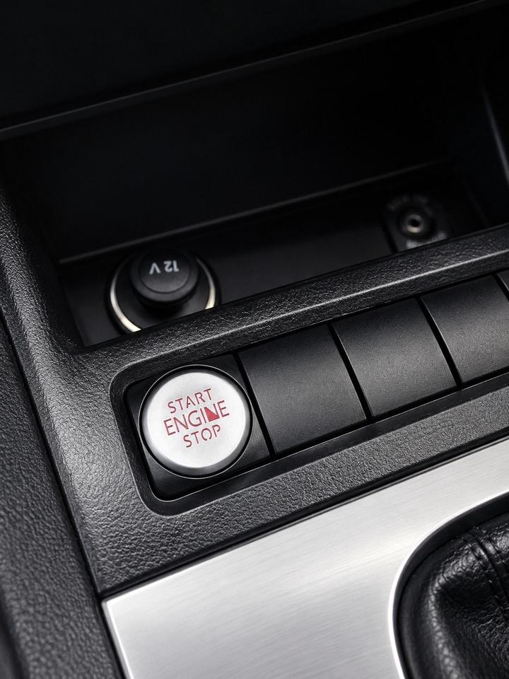 2013 Volkswagen Jetta 4dr 2.5L SEL Photo