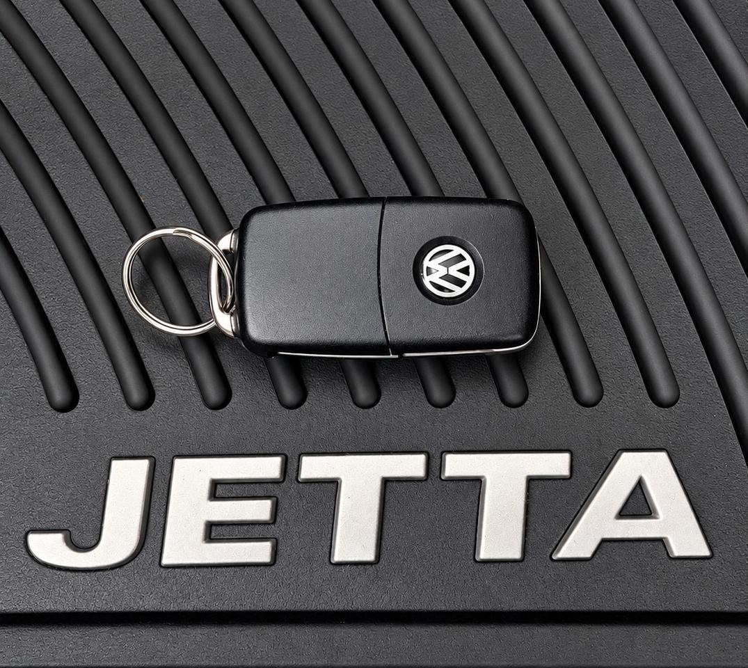 2013 Volkswagen Jetta 4dr 2.5L SEL Photo