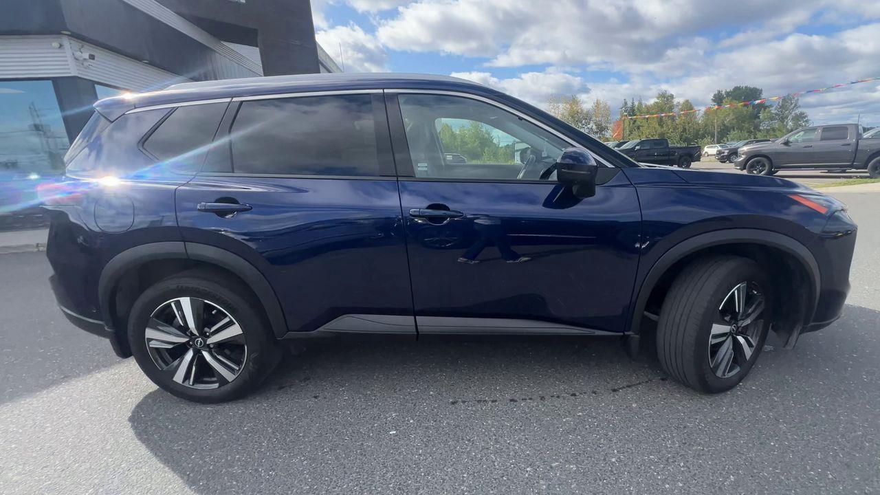 2024 Nissan Rogue SL AWD, MOONROOF, HEATED LEATHER SEATS, REMOTE START, NAV, POWER LIFTGATE, BLIND SPOT SENSOR!! Photo