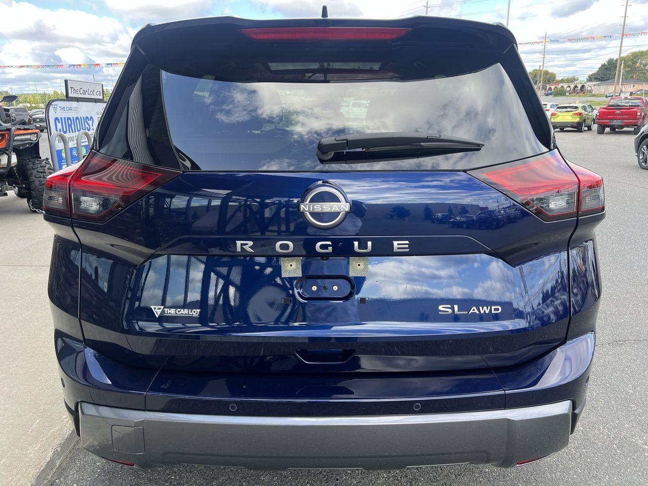 2024 Nissan Rogue SL AWD, MOONROOF, HEATED LEATHER SEATS, REMOTE START, NAV, POWER LIFTGATE, BLIND SPOT SENSOR!! Photo