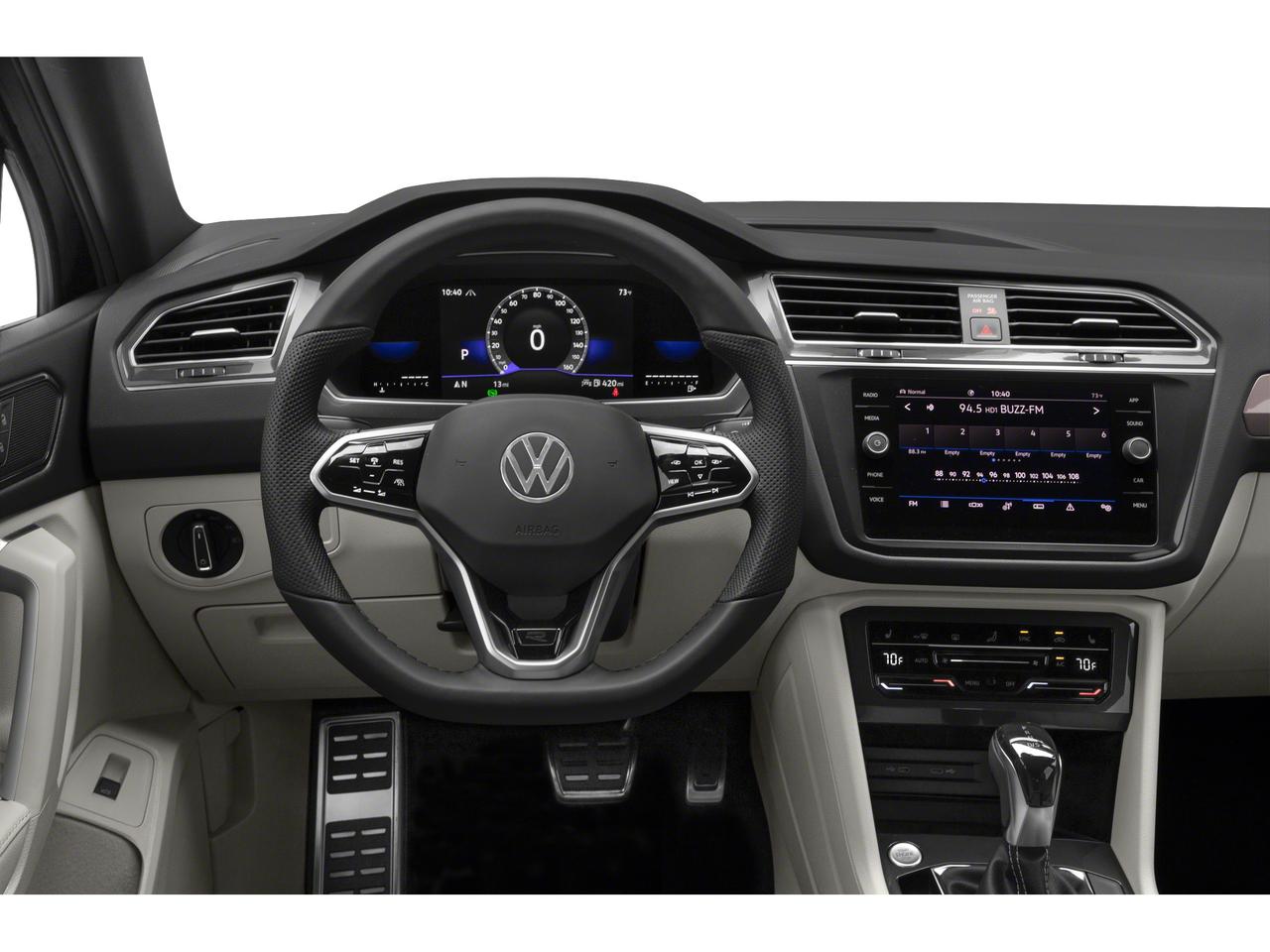2022 Volkswagen Tiguan Comfortline R-Line Black Edition Photo3