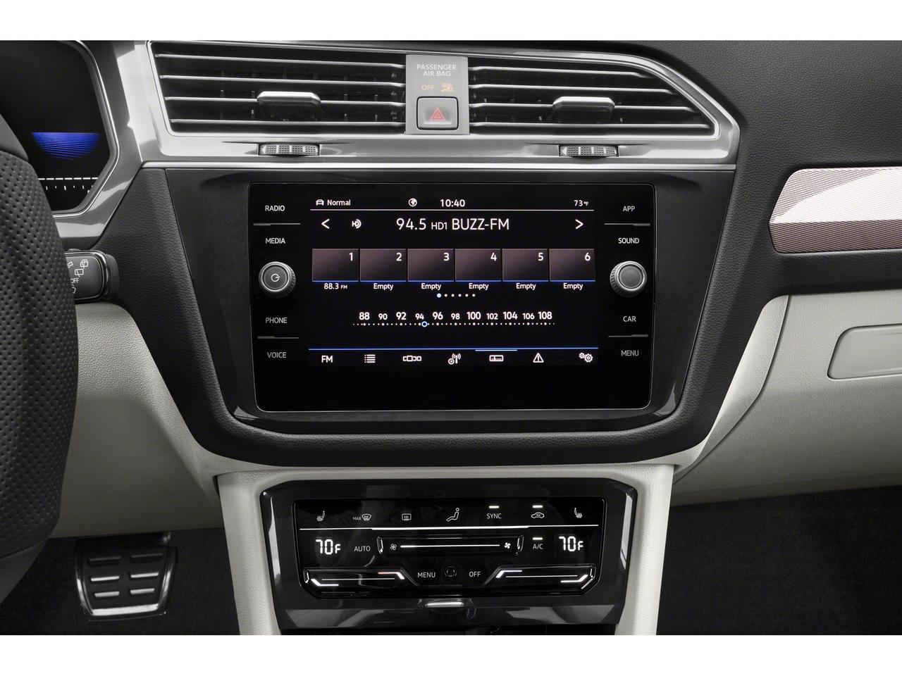 2022 Volkswagen Tiguan Comfortline R-Line Black Edition Photo5