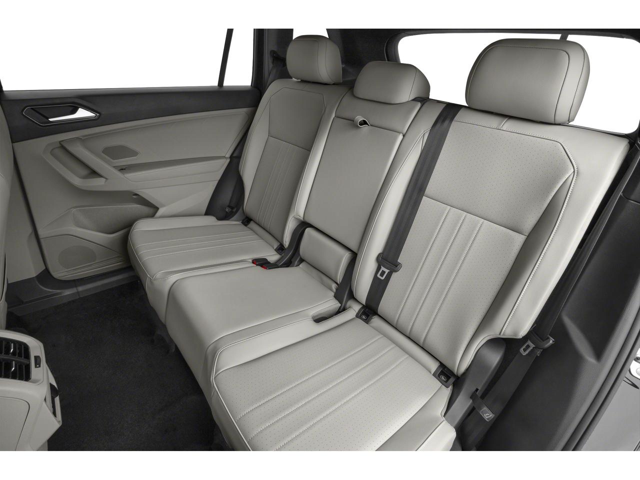 2022 Volkswagen Tiguan Comfortline R-Line Black Edition Photo5