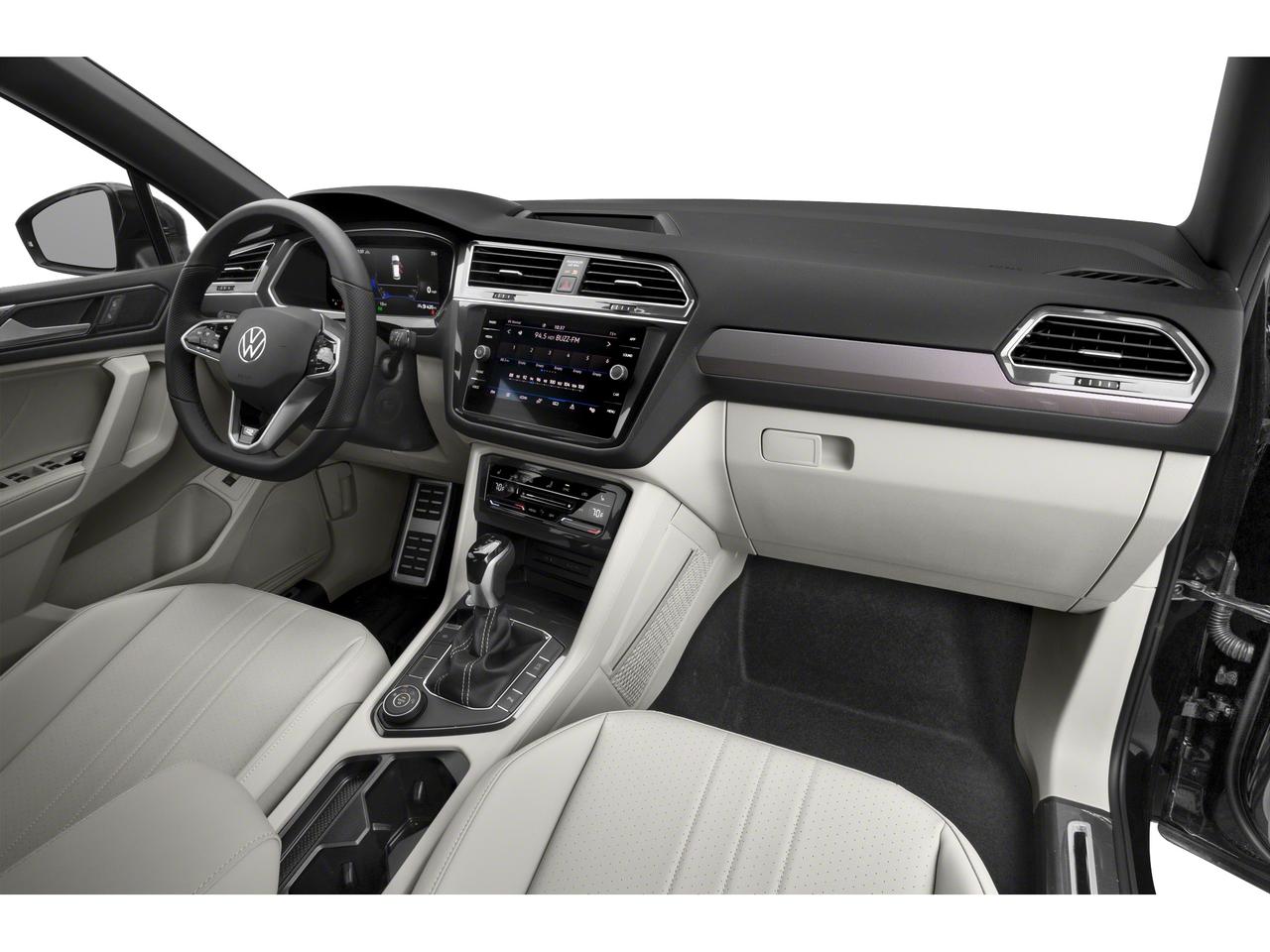 2022 Volkswagen Tiguan Comfortline R-Line Black Edition Photo5