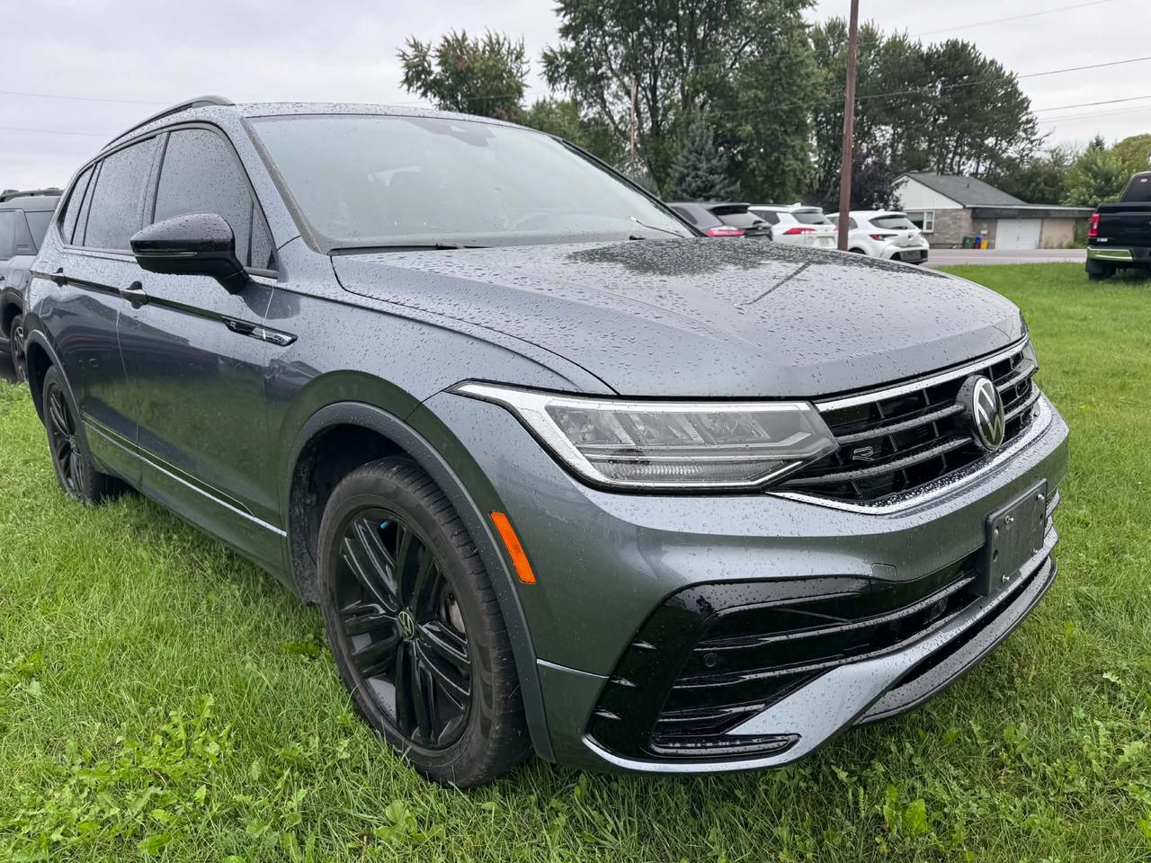 2022 Volkswagen Tiguan Comfortline R-Line Black Edition Photo5
