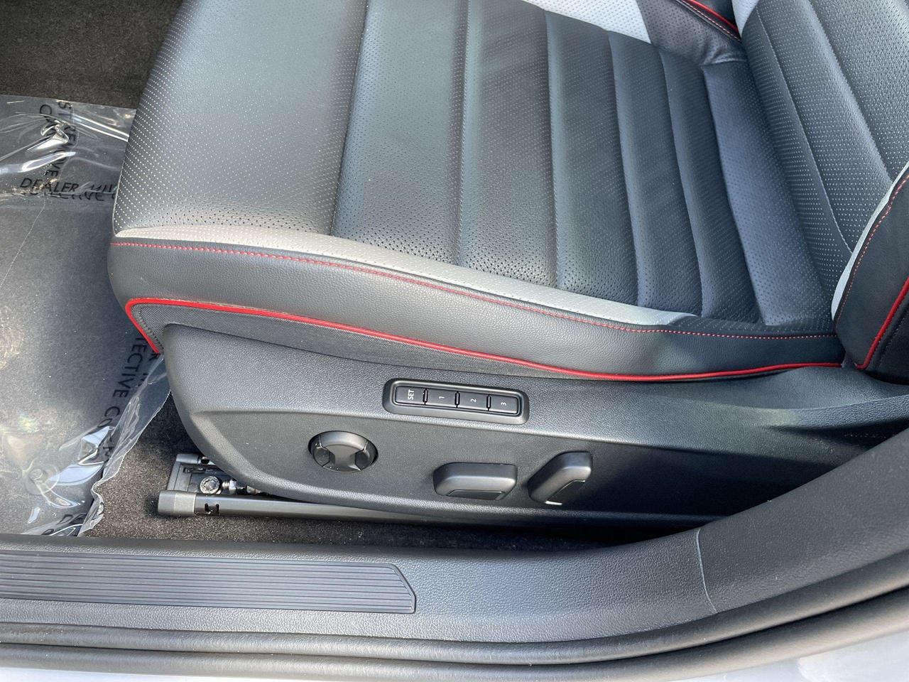 2024 Volkswagen Golf GTI Performance PERFORMANCE, RAIL TO RAIL ROOF, HEADS UP, HARMAN KARDON, NAVI, LEATHER, PANO. ROOF, BLIS, HTD. & VEN Photo