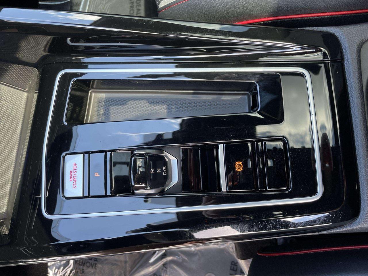 2024 Volkswagen Golf GTI Performance PERFORMANCE, RAIL TO RAIL ROOF, HEADS UP, HARMAN KARDON, NAVI, LEATHER, PANO. ROOF, BLIS, HTD. & VEN Photo