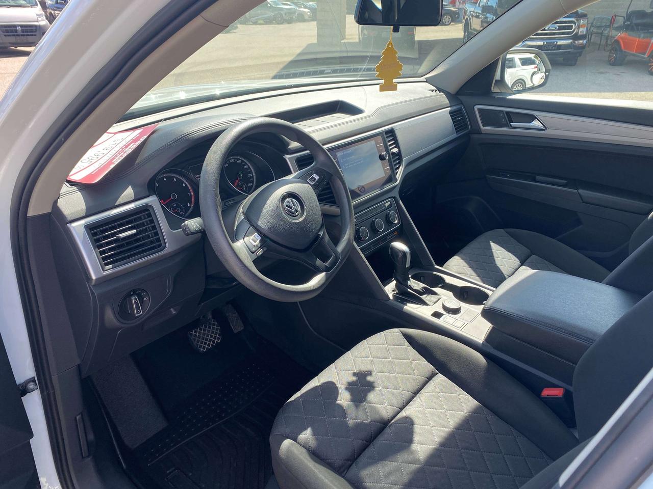 2018 Volkswagen Atlas TRENDLINE, 3.6L, AWD, BACK UP CAMERA! Photo