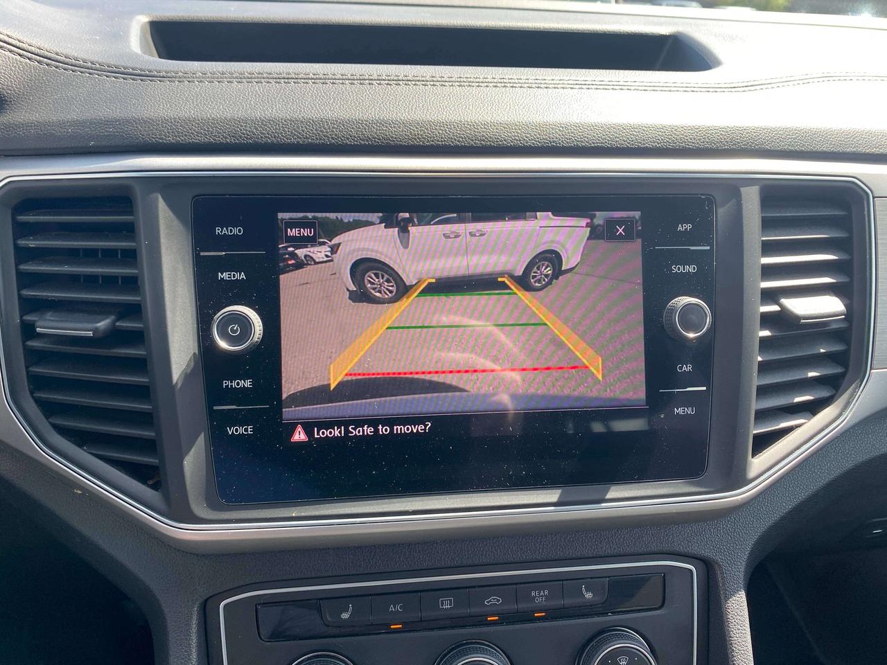 2018 Volkswagen Atlas TRENDLINE, 3.6L, AWD, BACK UP CAMERA! Photo