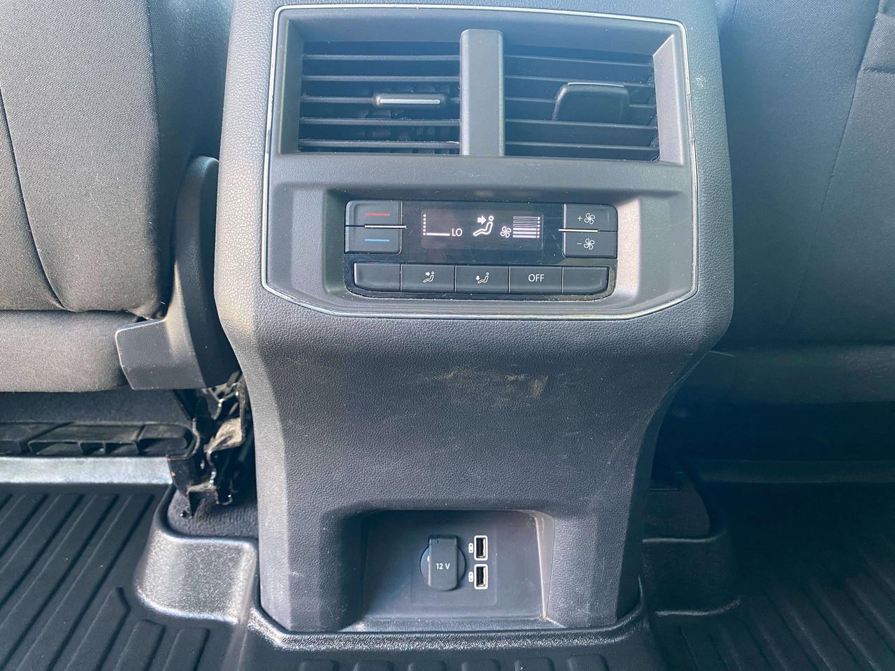 2018 Volkswagen Atlas TRENDLINE, 3.6L, AWD, BACK UP CAMERA! Photo