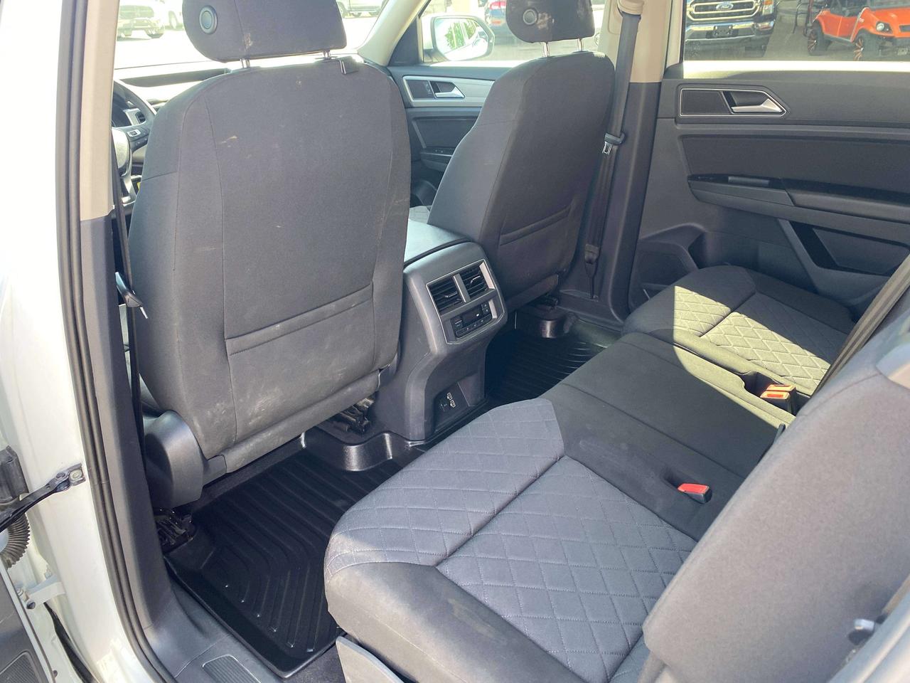 2018 Volkswagen Atlas TRENDLINE, 3.6L, AWD, BACK UP CAMERA! Photo