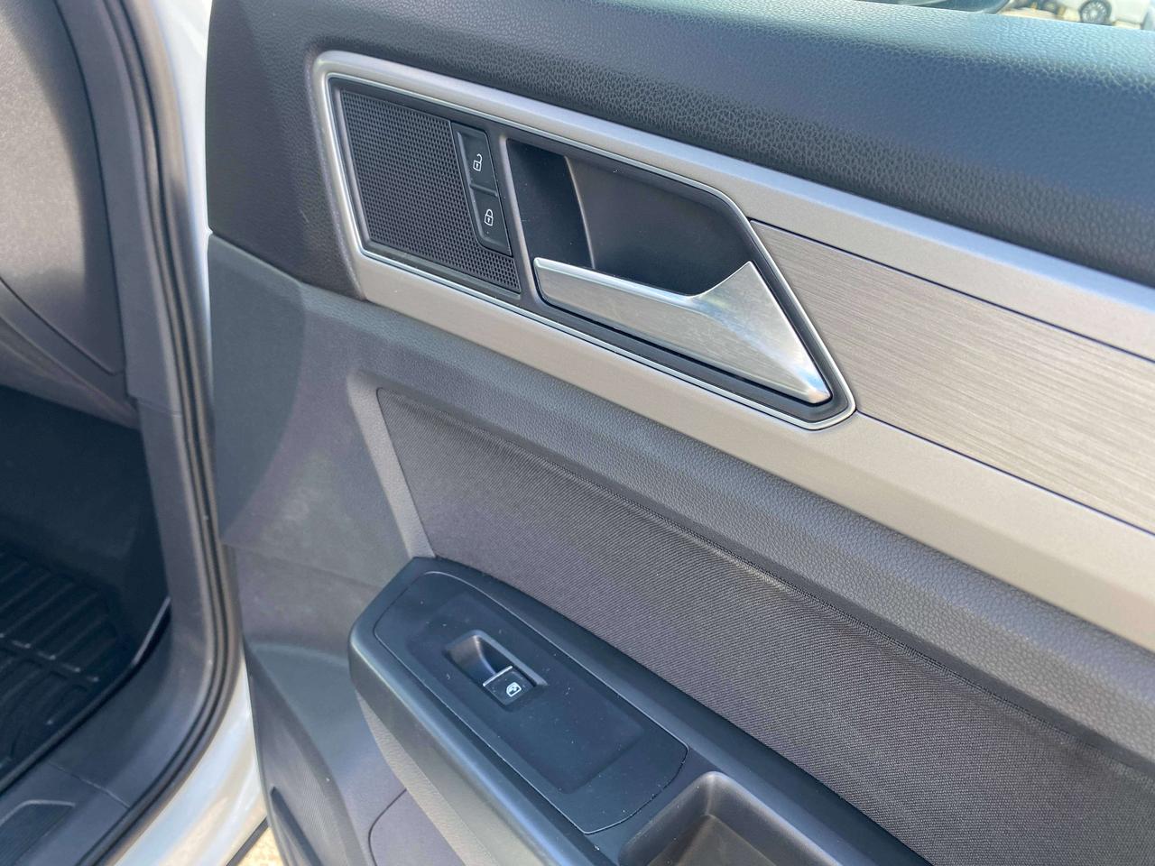 2018 Volkswagen Atlas TRENDLINE, 3.6L, AWD, BACK UP CAMERA! Photo