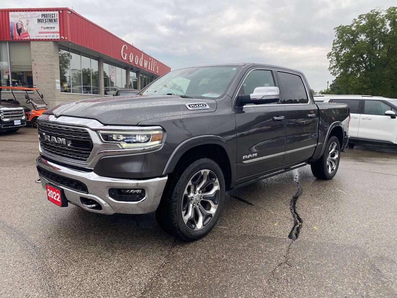 2022 RAM 1500 LIMITED, CLEAN CARFAX, REMOTE START, SUNROOF! Photo