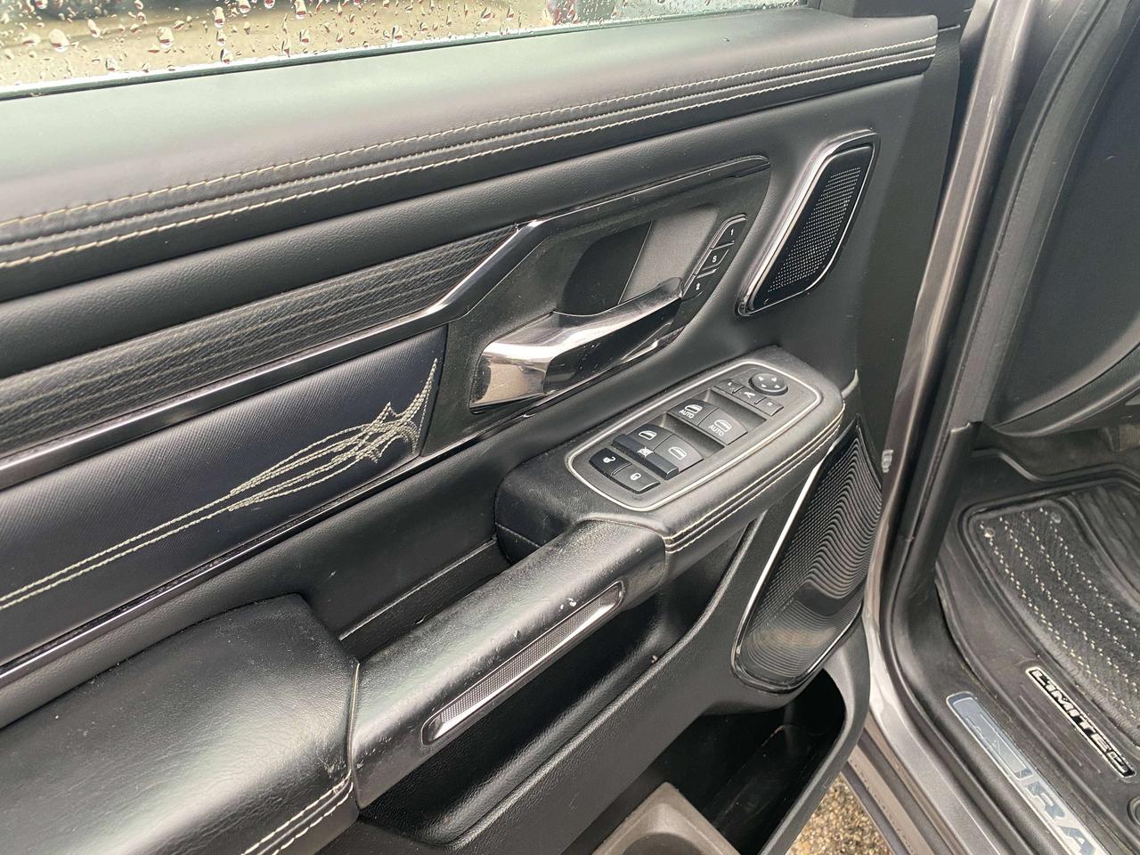 2022 RAM 1500 LIMITED, CLEAN CARFAX, REMOTE START, SUNROOF! Photo