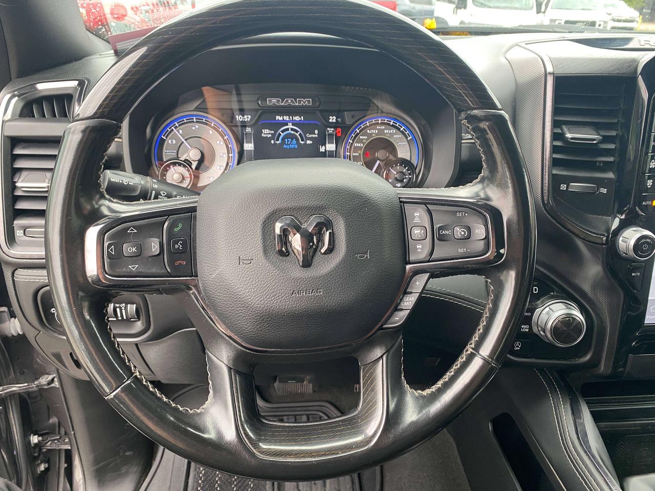 2022 RAM 1500 LIMITED, CLEAN CARFAX, REMOTE START, SUNROOF! Photo