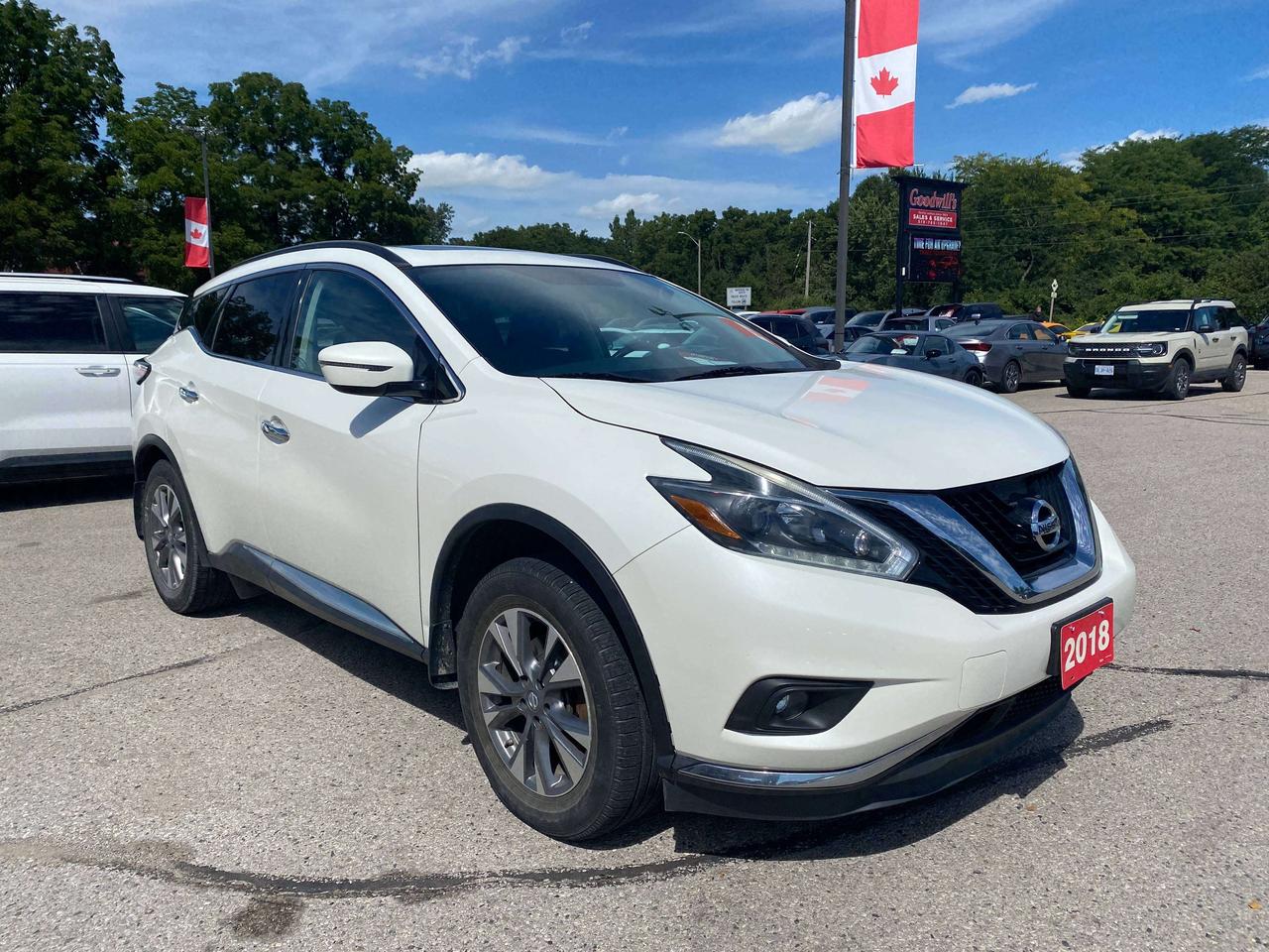 2018 Nissan Murano SV, CLEAN CARFAX, REMOTE START, SUNROOF, NAV! Photo