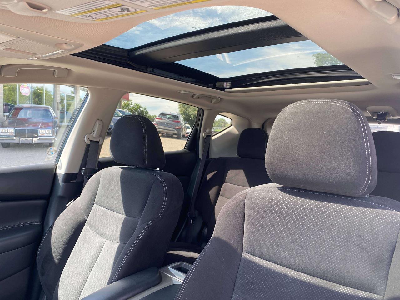 2018 Nissan Murano SV, CLEAN CARFAX, REMOTE START, SUNROOF, NAV! Photo