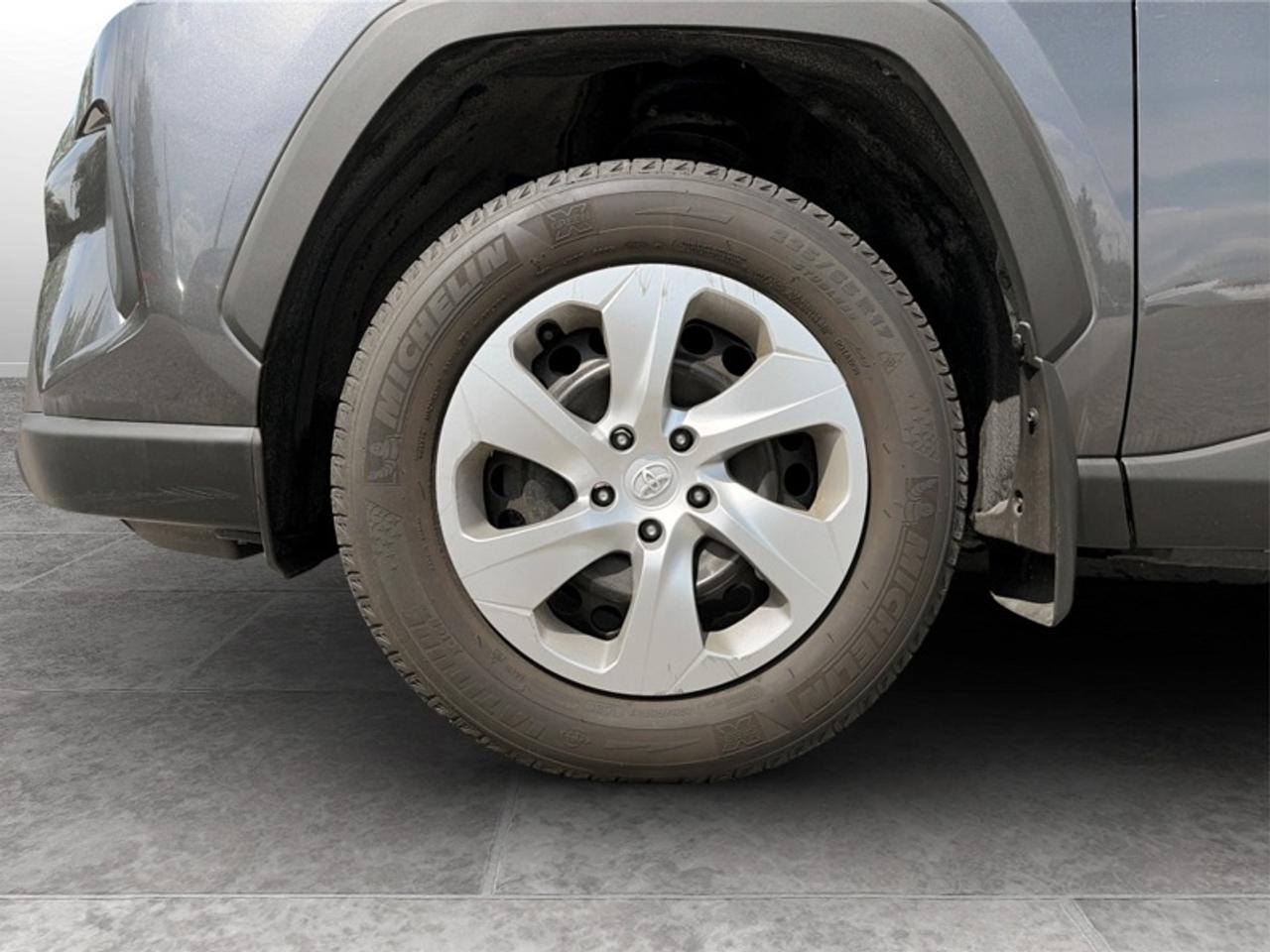 2021 Toyota RAV4 LE  **CLEAN CARFAX** Photo