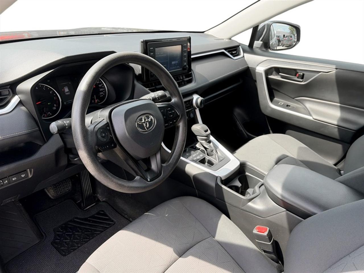 2021 Toyota RAV4 LE  **CLEAN CARFAX** Photo