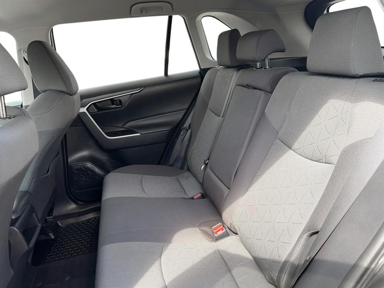 2021 Toyota RAV4 LE  **CLEAN CARFAX** Photo