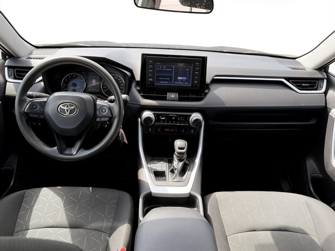 2021 Toyota RAV4 LE  **CLEAN CARFAX** Photo