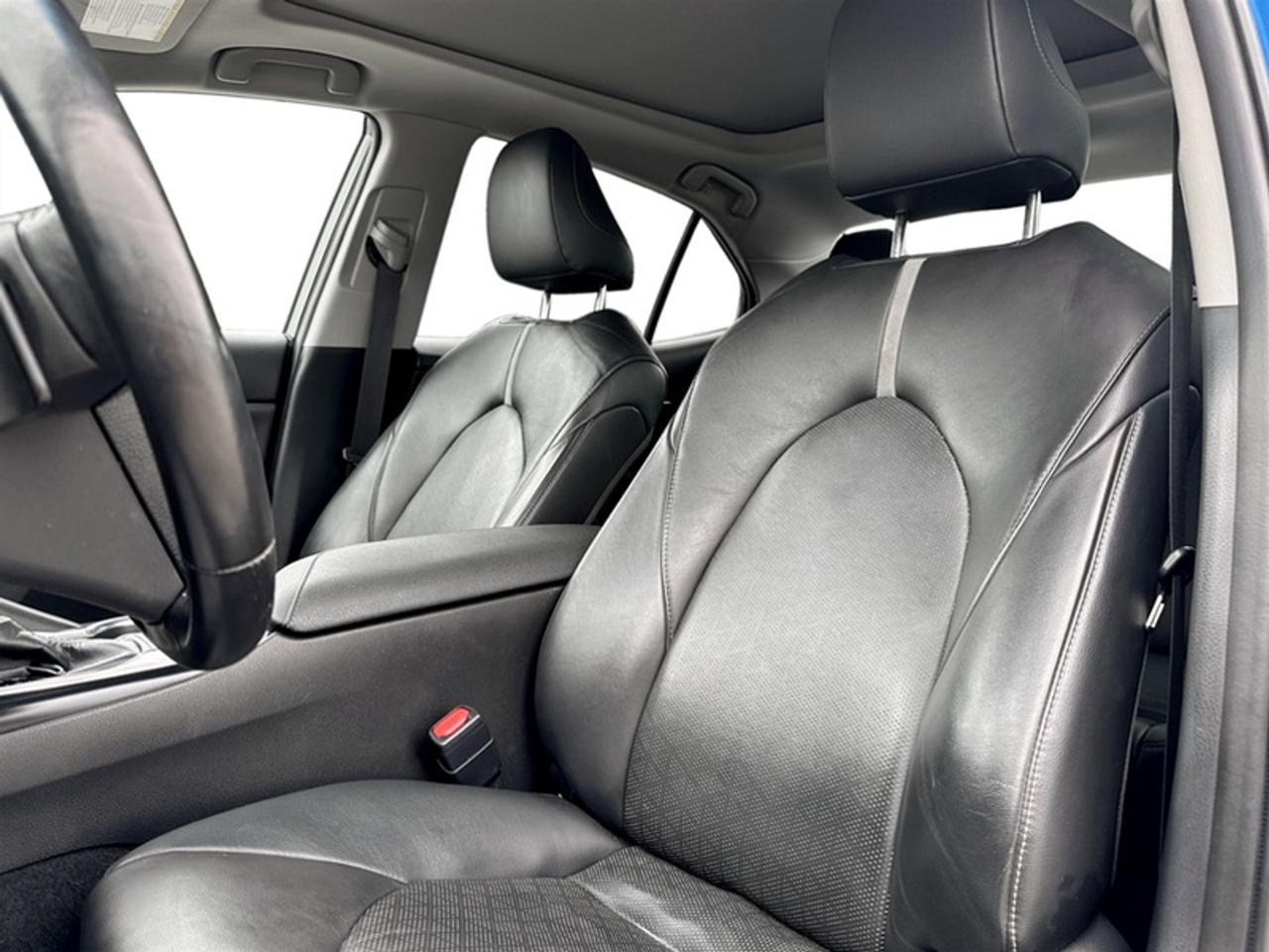 2018 Toyota Camry XSE V6  **V6 ENGINE - LOADED** Photo